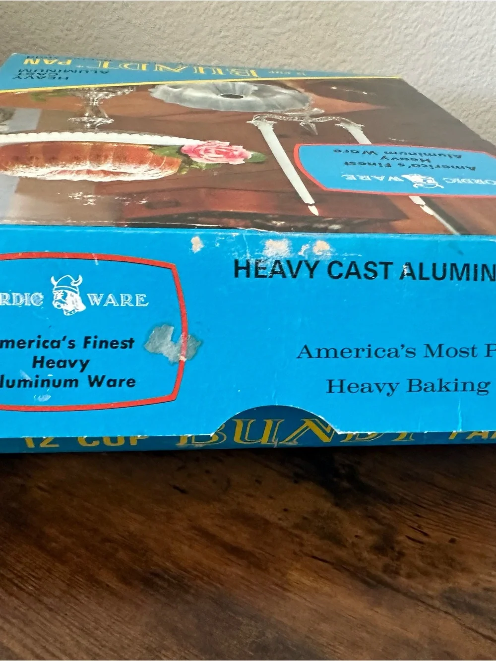 Rare 1970s Nordic ware Bundt pan avocado green. New w/ box, liner & recipe book
